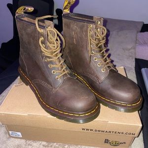 Dr. Martens 1460 CRAZY HORSE LEATHER LACE UP BOOTS (SIZE: 7)